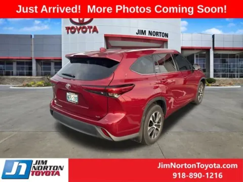 More photos of 2021 Toyota Highlander XLE at Jim Norton Toyota, OK