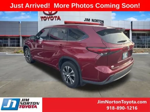 More photos of 2021 Toyota Highlander XLE at Jim Norton Toyota, OK