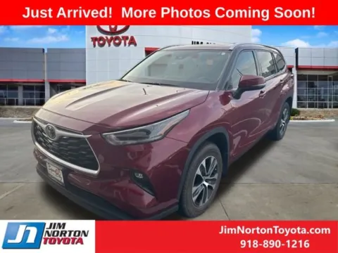 Photos of 2021 Toyota Highlander XLE for sale in Tulsa, OK at Jim Norton Toyota