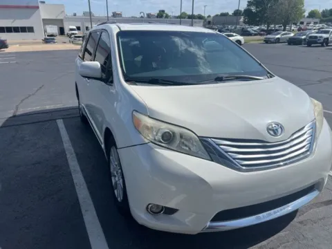 White 2012 Toyota Sienna XLE for sale in Tulsa, OK
