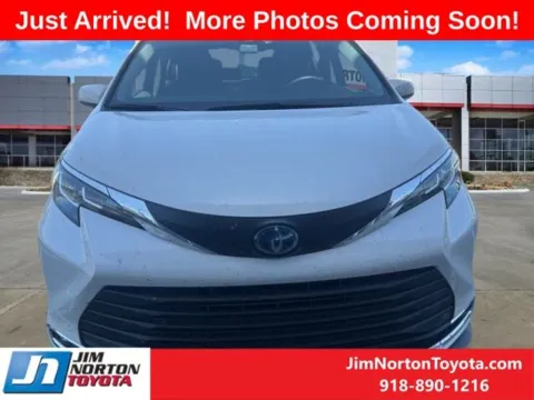 More photos of 2021 Toyota Sienna XLE at Jim Norton Toyota, OK