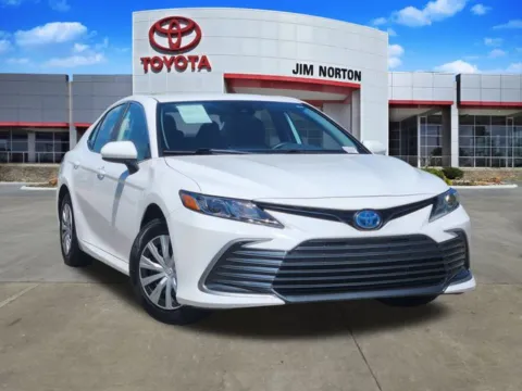 White 2024 Toyota Camry Hybrid LE for sale in Tulsa, OK