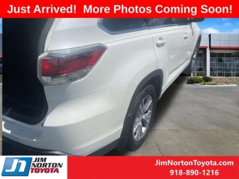 More photos of 2015 Toyota Highlander XLE V6 at Jim Norton Toyota, OK