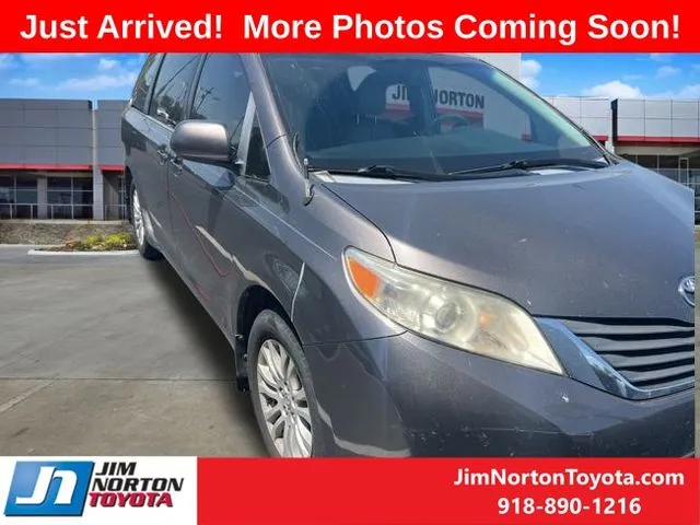 Gray 2013 Toyota Sienna XLE for sale in Tulsa, OK