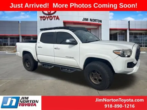 White 2017 Toyota Tacoma Limited for sale in Tulsa, OK