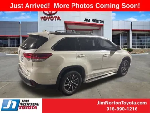 More photos of 2017 Toyota Highlander XLE at Jim Norton Toyota, OK