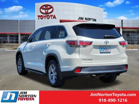 More photos of 2015 Toyota Highlander LE V6 at Jim Norton Toyota, OK