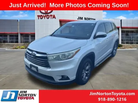 Photos of 2015 Toyota Highlander LE V6 for sale in Tulsa, OK at Jim Norton Toyota