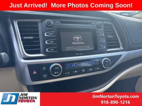 More photos of 2015 Toyota Highlander LE V6 at Jim Norton Toyota, OK