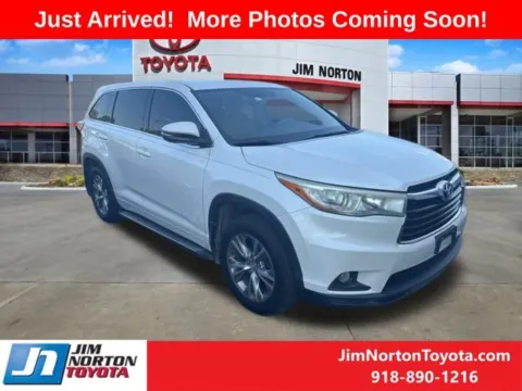 White 2015 Toyota Highlander LE V6 for sale in Tulsa, OK