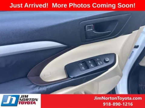 More photos of 2015 Toyota Highlander LE V6 at Jim Norton Toyota, OK