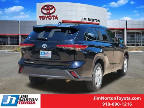 More photos of 2023 Toyota Highlander L at Jim Norton Toyota, OK