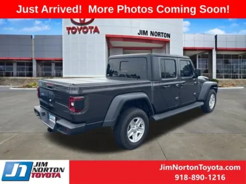More photos of 2020 Jeep Gladiator Sport at Jim Norton Toyota, OK
