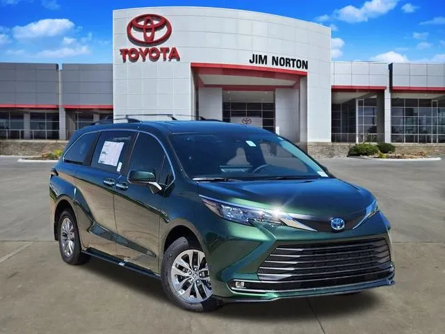 Green 2025 Toyota Sienna XLE for sale in Tulsa, OK
