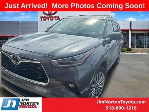 Photos of 2023 Toyota Highlander Platinum for sale in Tulsa, OK at Jim Norton Toyota