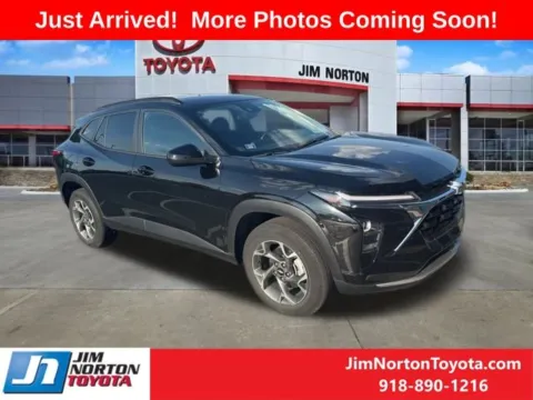 Black 2024 Chevrolet Trax LT for sale in Tulsa, OK
