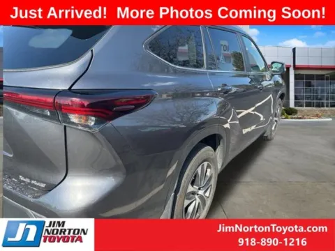 Photos of 2024 Toyota Highlander XLE for sale in Tulsa, OK at Jim Norton Toyota