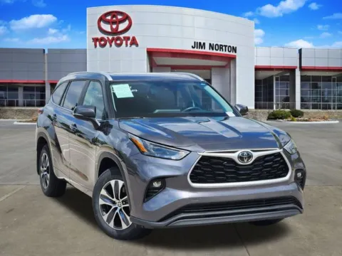 Gray 2024 Toyota Highlander XLE for sale in Tulsa, OK