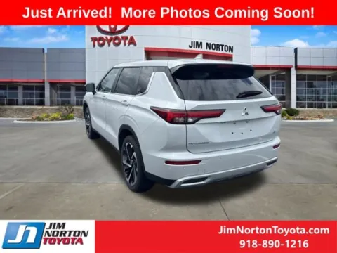 More photos of 2024 Mitsubishi Outlander SE at Jim Norton Toyota, OK