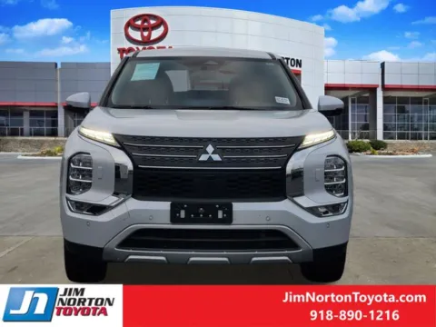 Photos of 2024 Mitsubishi Outlander SE for sale in Tulsa, OK at Jim Norton Toyota