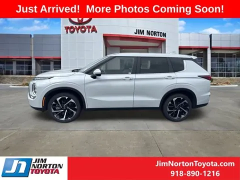 More photos of 2024 Mitsubishi Outlander SE at Jim Norton Toyota, OK