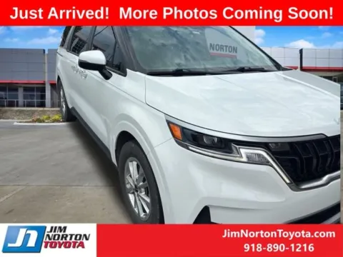 White 2023 Kia Carnival LX for sale in Tulsa, OK