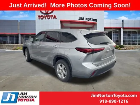 More photos of 2023 Toyota Highlander LE at Jim Norton Toyota, OK