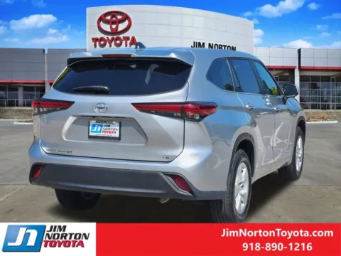 More photos of 2023 Toyota Highlander LE at Jim Norton Toyota, OK
