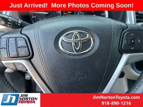 More photos of 2015 Toyota Highlander XLE V6 at Jim Norton Toyota, OK
