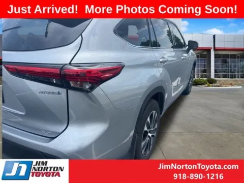 Another view of 2021 Toyota Highlander Hybrid XLE for sale in Tulsa, OK at Jim Norton Toyota