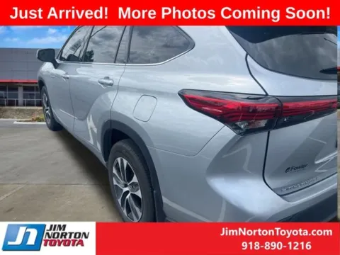 More photos of 2021 Toyota Highlander Hybrid XLE at Jim Norton Toyota, OK