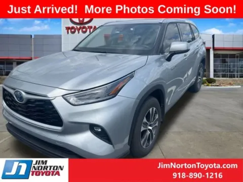 Photos of 2021 Toyota Highlander Hybrid XLE for sale in Tulsa, OK at Jim Norton Toyota