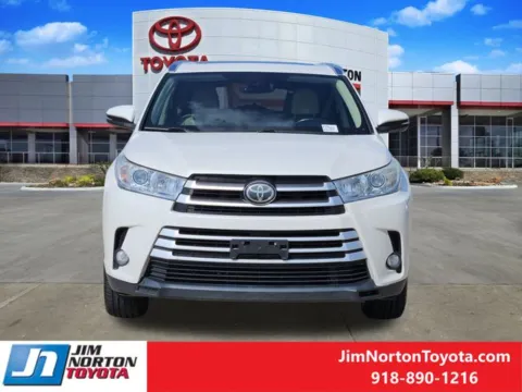 Photos of 2017 Toyota Highlander XLE for sale in Tulsa, OK at Jim Norton Toyota