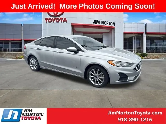 Silver 2019 Ford Fusion Hybrid SE for sale in Tulsa, OK