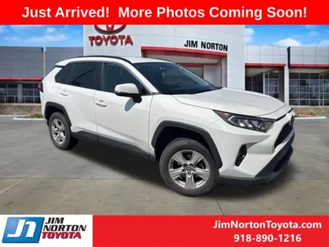 White 2021 Toyota RAV4 XLE for sale in Tulsa, OK