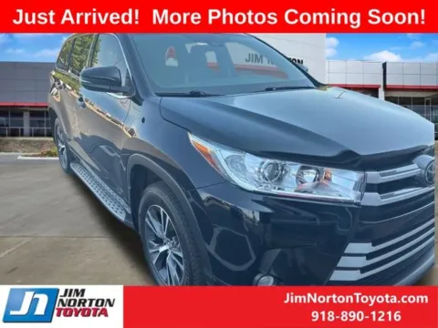 Black 2017 Toyota Highlander LE Plus for sale in Tulsa, OK