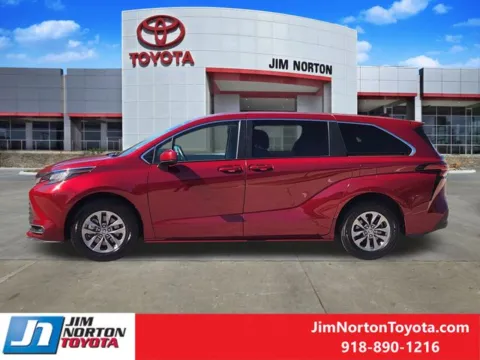 More photos of 2022 Toyota Sienna LE at Jim Norton Toyota, OK