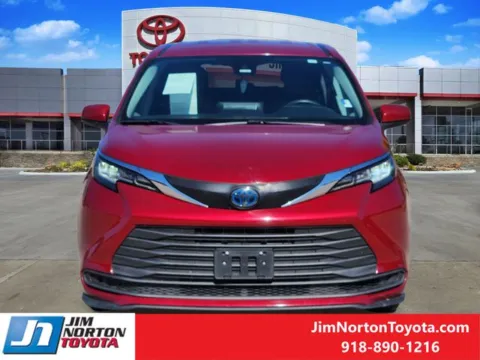 Photos of 2022 Toyota Sienna LE for sale in Tulsa, OK at Jim Norton Toyota