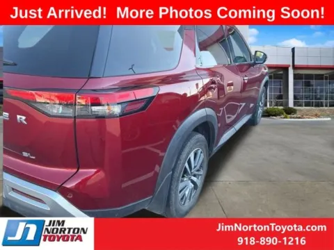 More photos of 2023 Nissan Pathfinder SL at Jim Norton Toyota, OK