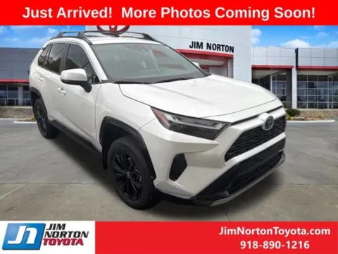 White 2024 Toyota RAV4 Hybrid SE for sale in Tulsa, OK