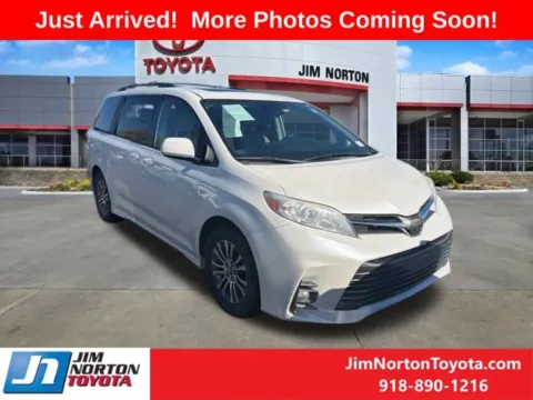 White 2019 Toyota Sienna XLE for sale in Tulsa, OK