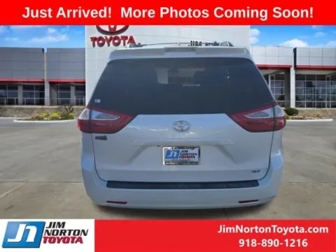 More photos of 2019 Toyota Sienna XLE at Jim Norton Toyota, OK