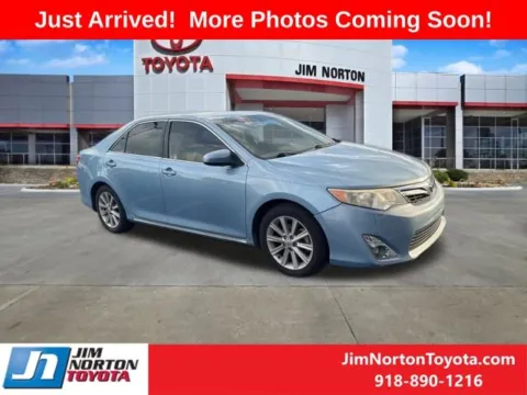 Blue 2014 Toyota Camry XLE for sale in Tulsa, OK