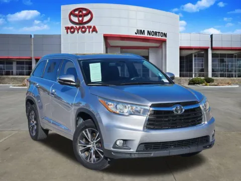 Silver 2016 Toyota Highlander XLE V6 for sale in Tulsa, OK