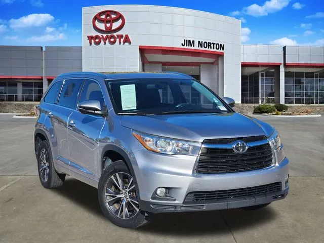 Silver 2016 Toyota Highlander XLE V6 for sale in Tulsa, OK