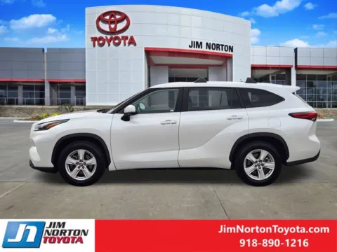 More photos of 2023 Toyota Highlander LE at Jim Norton Toyota, OK