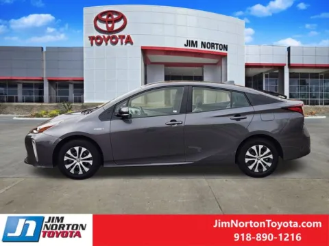 More photos of 2020 Toyota Prius XLE AWD-e at Jim Norton Toyota, OK