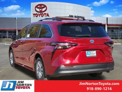 More photos of 2025 Toyota Sienna XLE at Jim Norton Toyota, OK