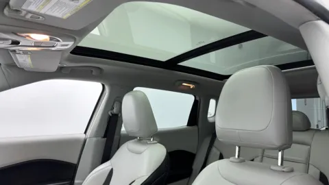 More photos of 2019 Jeep Compass Latitude w/Sun/Wheel Pkg at Auto Boutique Florida, FL