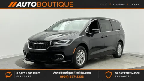 Black 2025 Chrysler Pacifica Select for sale in Jacksonville, FL